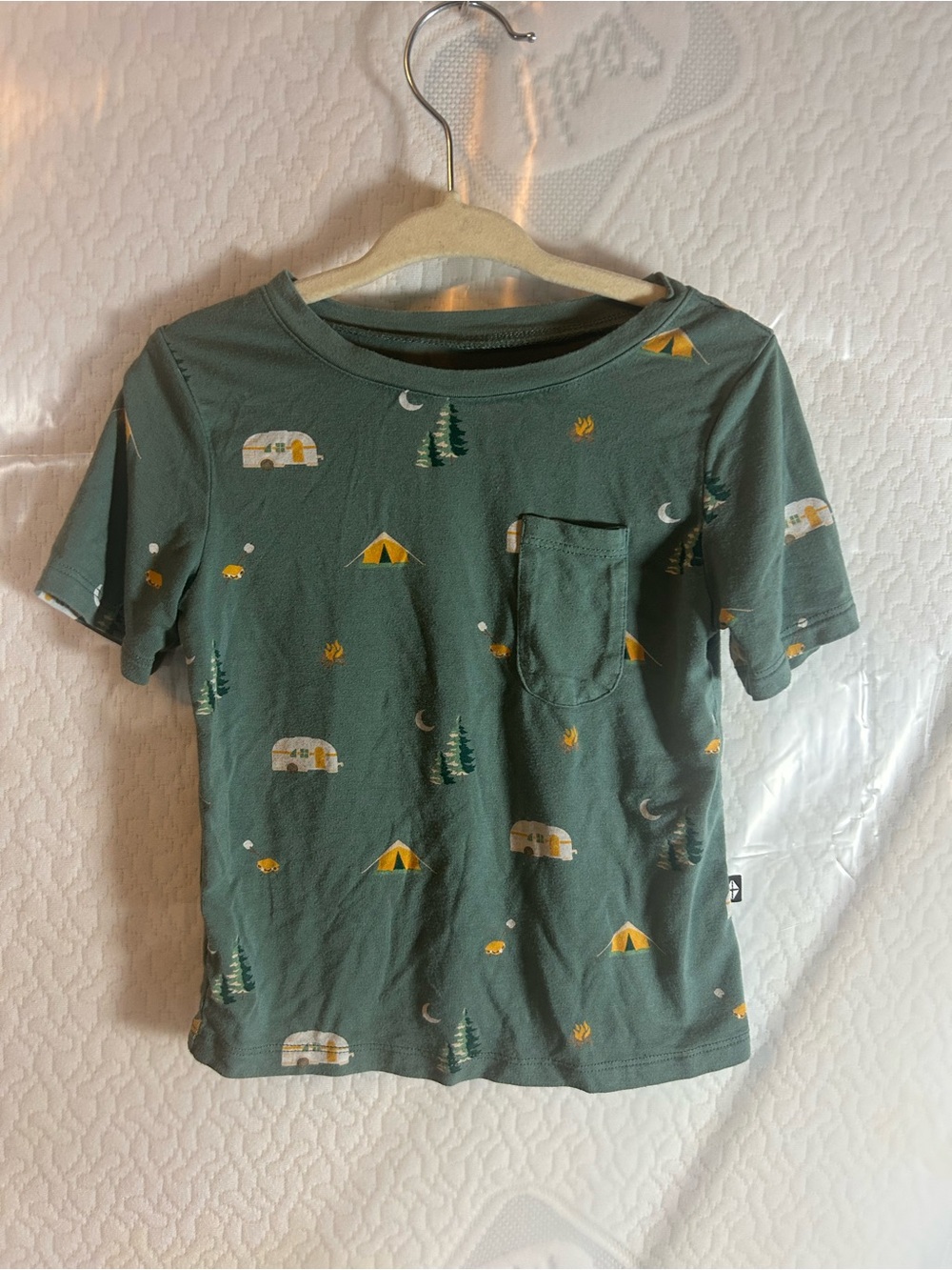 Kyte BABY Green Camping Pocket Tee with Tiny Yellow Tent & Cream Camper Print